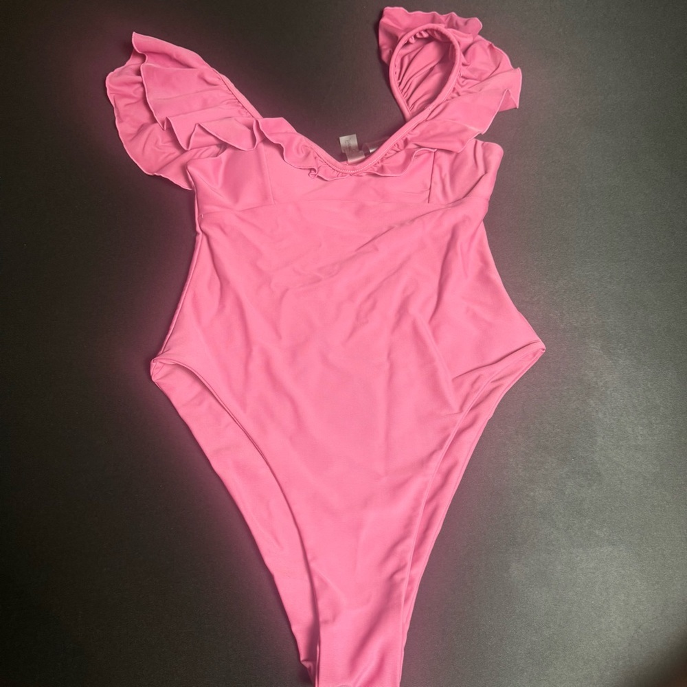 Pink Ruffle One-Piece Swimsuit Beach Bunny XS like new without tag